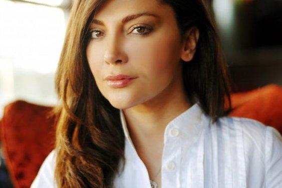 Güzel oyuncu Sema Öztürk formunu et yiyerek koruyor 