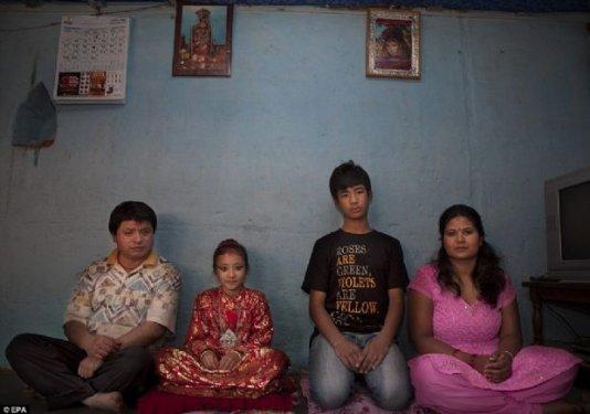 Nepal'da bakire çocuk tanrılar