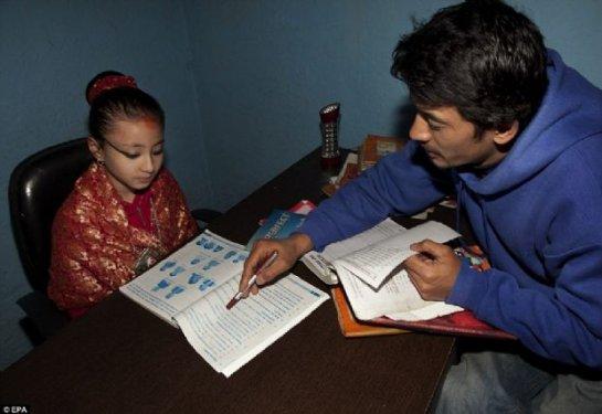 Nepal'da bakire çocuk tanrılar