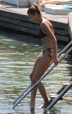 Özge Ulusoy Bodrum sezonunu açtı