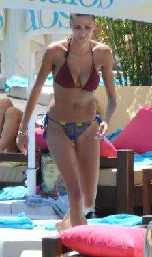 Özge Ulusoy Bodrum sezonunu açtı