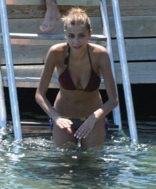 Özge Ulusoy Bodrum sezonunu açtı