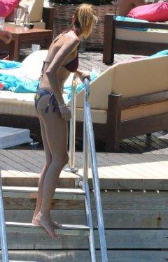 Özge Ulusoy Bodrum sezonunu açtı