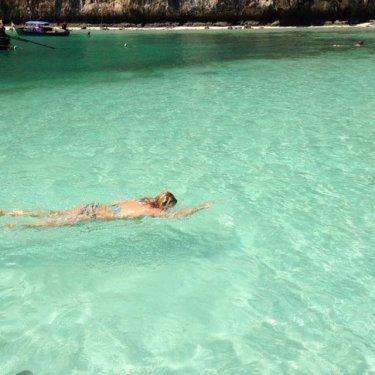 Ece Erken sevgilisine ayağını öptürdü 