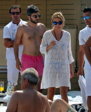 Ece Erken sevgilisine ayağını öptürdü 