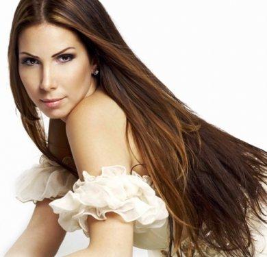 Tuğba Özerk soyunarak röportaj verdi 