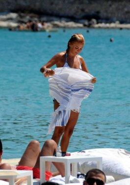 Ece Erken sevgilisine ayağını öptürdü 