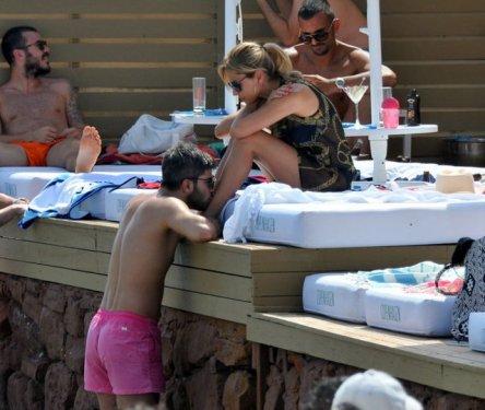 Ece Erken sevgilisine ayağını öptürdü 