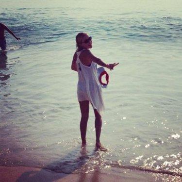 Ece Erken sevgilisine ayağını öptürdü 