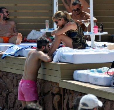 Ece Erken sevgilisine ayağını öptürdü 