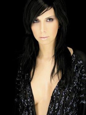 Tuğba Özerk soyunarak röportaj verdi 