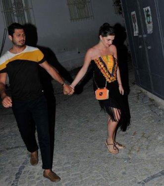 Pelin Karahan Bedri Güntay’la Çeşme'de görüntülendi 