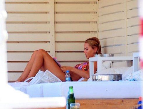 Ece Erken sevgilisine ayağını öptürdü 