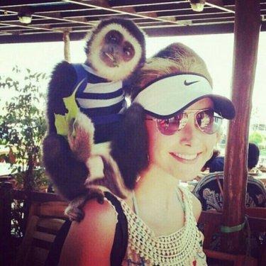 Ece Erken sevgilisine ayağını öptürdü 