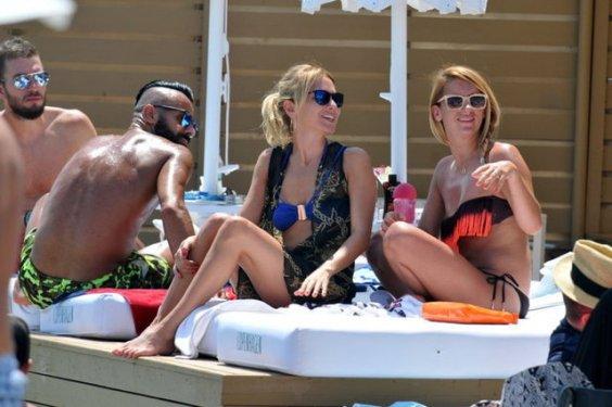 Ece Erken sevgilisine ayağını öptürdü 