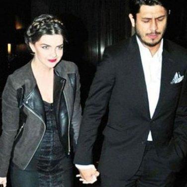 Pelin Karahan Bedri Güntay’la Çeşme'de görüntülendi 