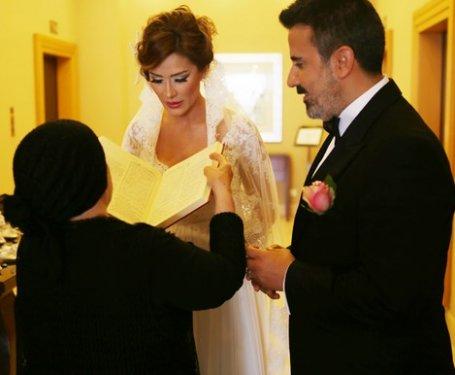 Emrah ile Sibel Kirer dünya evine böyle girdi