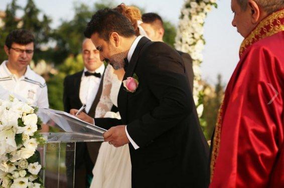 Emrah ile Sibel Kirer dünya evine böyle girdi