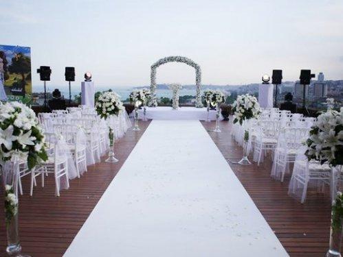 Emrah ile Sibel Kirer dünya evine böyle girdi