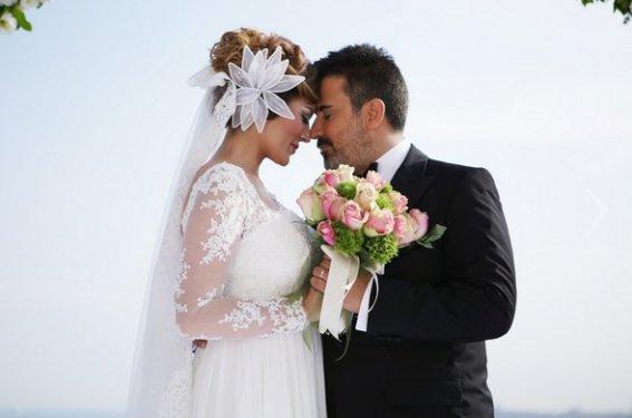 Emrah ile Sibel Kirer dünya evine böyle girdi