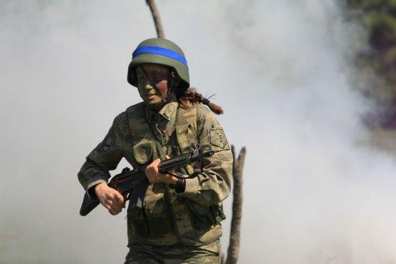 Vatan savunmaya aday kadın astsubaylar