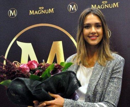 Magnum'un reklam yüzü Jessica Alba İstanbul'da