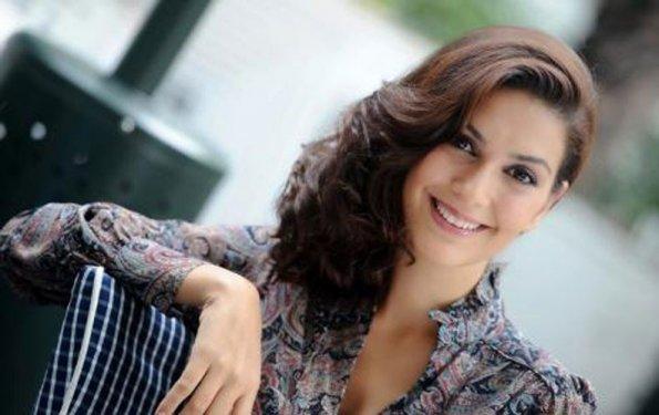 Bergüzar Korel eşi Halit Ergenç'e olan aşkını anlattı