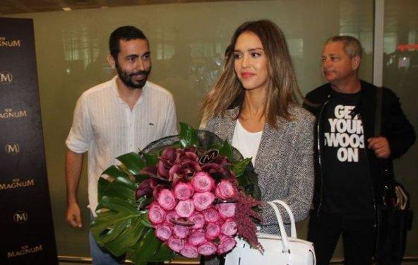 Magnum'un reklam yüzü Jessica Alba İstanbul'da