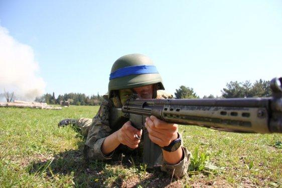 Vatan savunmaya aday kadın astsubaylar