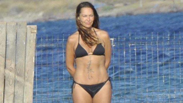 Klipteki göbekten sonra plajdaki göbek şaşırttı