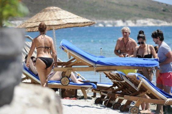 Klipteki göbekten sonra plajdaki göbek şaşırttı