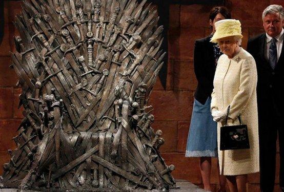 Kraliçe Elizabeth Game of Thrones setinde