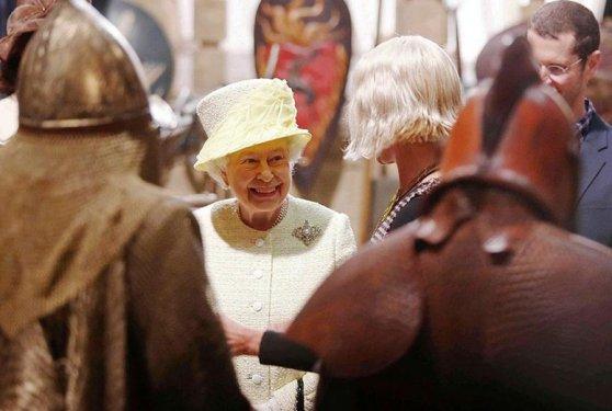 Kraliçe Elizabeth Game of Thrones setinde