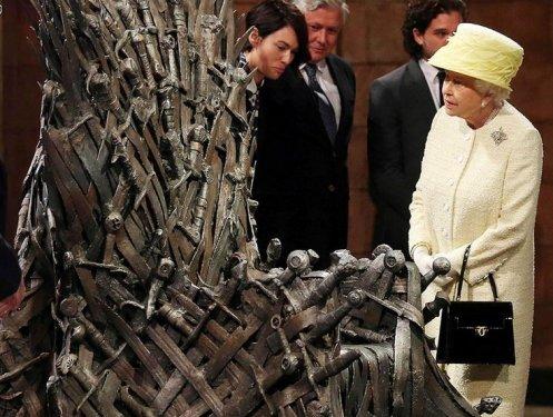 Kraliçe Elizabeth Game of Thrones setinde