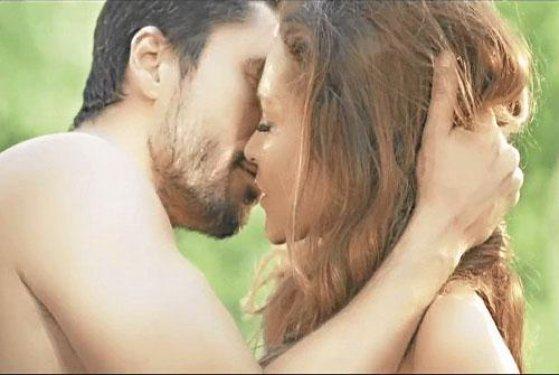 Hülya Avşar 29 yıl sonra ilk kez kurallarını yıktı 