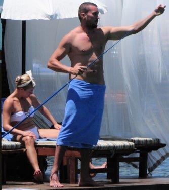 Helin Avşar'ın bikinisi şaşırttı