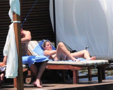 Helin Avşar'ın bikinisi şaşırttı