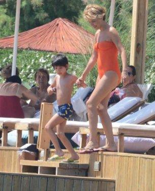 Gülben Ergen çocuklarıyla tatilde