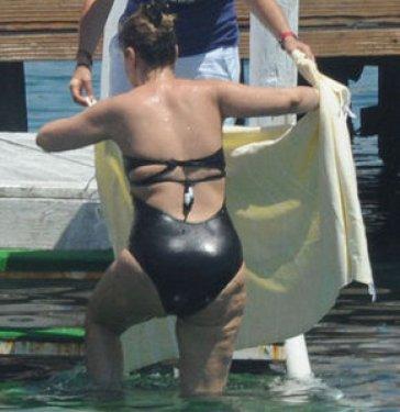 Gülben Ergen çocuklarıyla tatilde