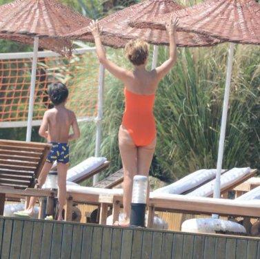 Gülben Ergen çocuklarıyla tatilde