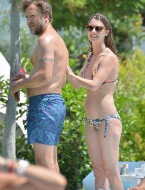 Tuba Ünsal eşi ile Bodrum'da objektiflere takıldı