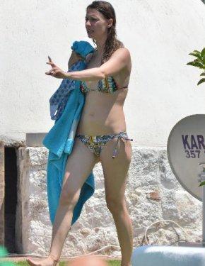 Tuba Ünsal eşi ile Bodrum'da objektiflere takıldı