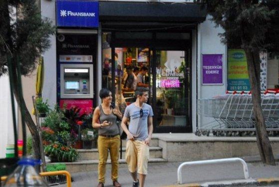 Ameliyatla erkek olan oyuncu Rüzgar Erkoçlar sessizliğini bozdu