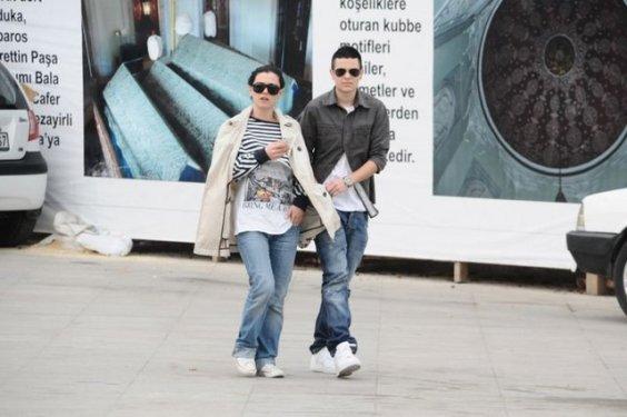 Ameliyatla erkek olan oyuncu Rüzgar Erkoçlar sessizliğini bozdu