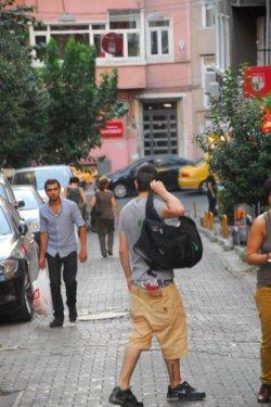 Ameliyatla erkek olan oyuncu Rüzgar Erkoçlar sessizliğini bozdu