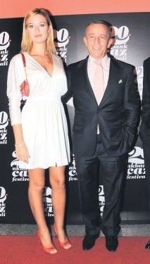 Küçük Ağa annesiyle tatilde