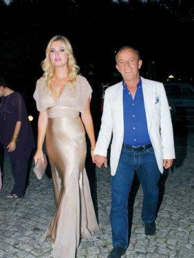 Küçük Ağa annesiyle tatilde