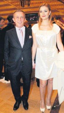 Küçük Ağa annesiyle tatilde