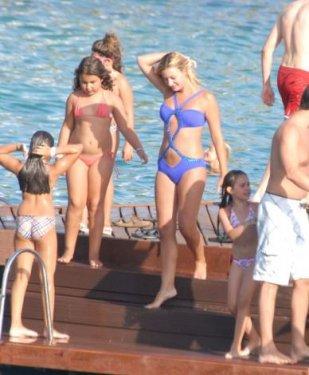 Küçük Ağa annesiyle tatilde