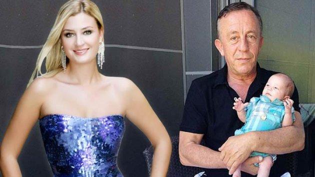 Küçük Ağa annesiyle tatilde